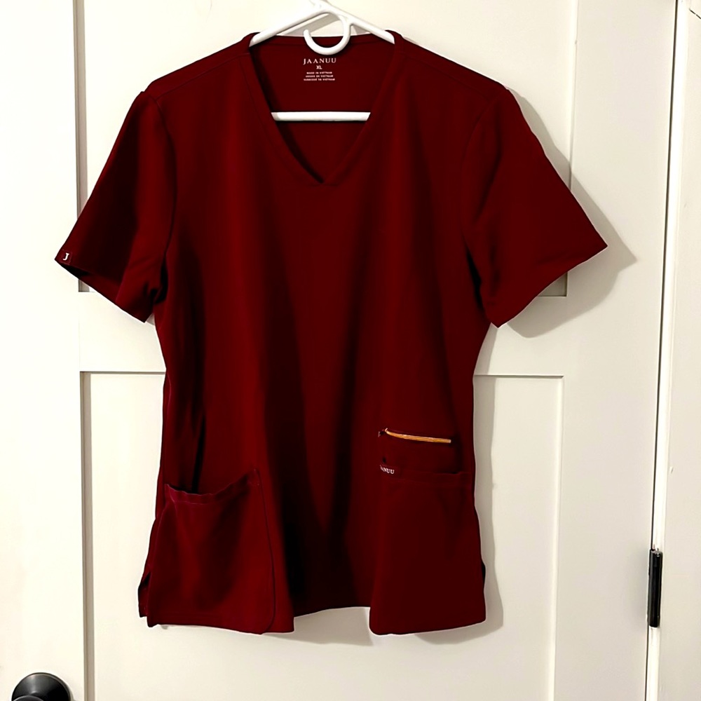 ⚫️ Closet closing! Jaanuu Scrub top - size XL